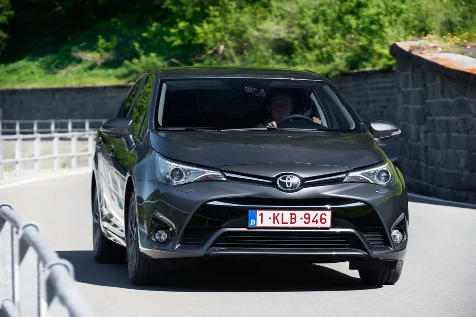 Toyota Avensis, generation photo