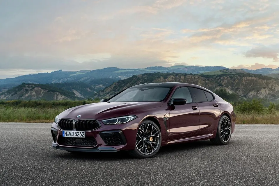 BMW M8, generation photo