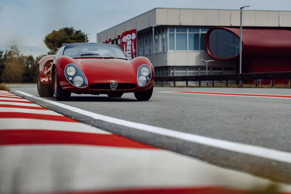 Alfa Romeo 33 Stradale, generation photo