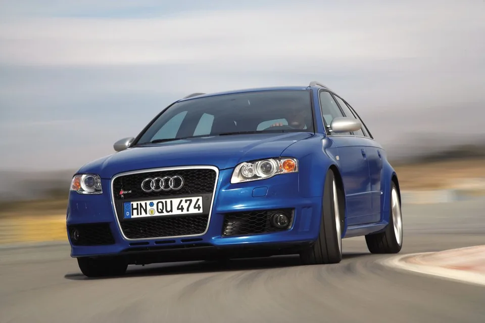 Audi RS4, generation photo
