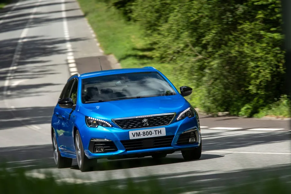 Peugeot 308, generation photo