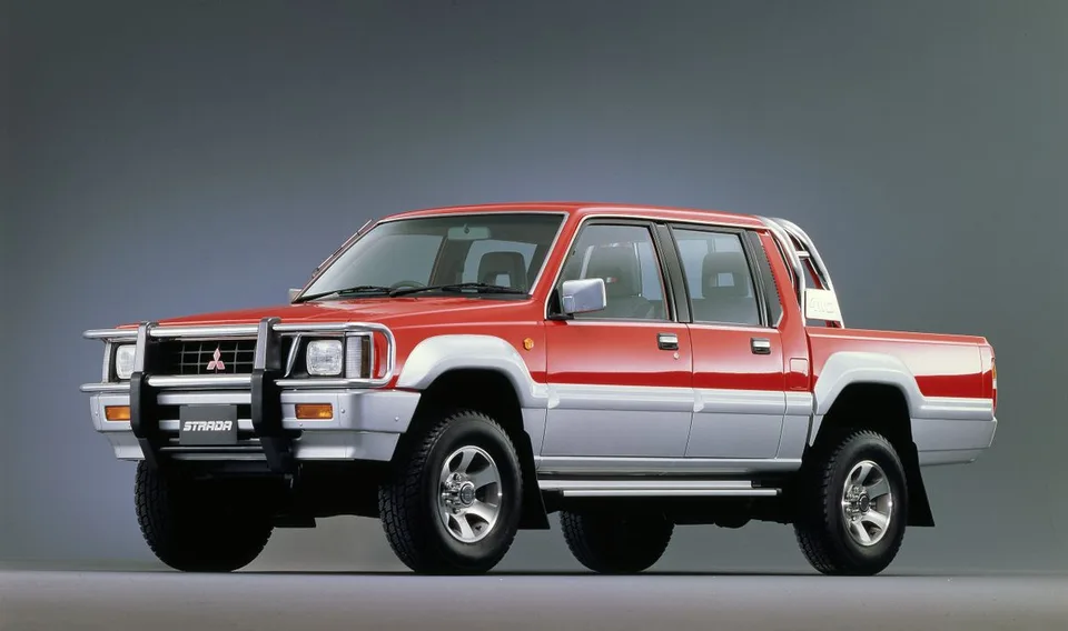 Mitsubishi Strada, generation photo