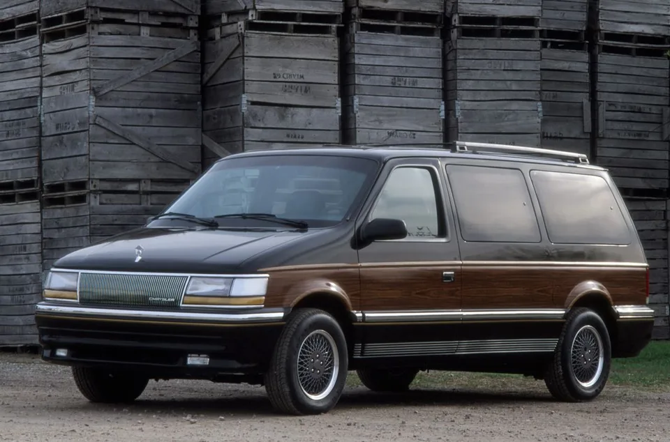 Chrysler Town & Country, generation photo