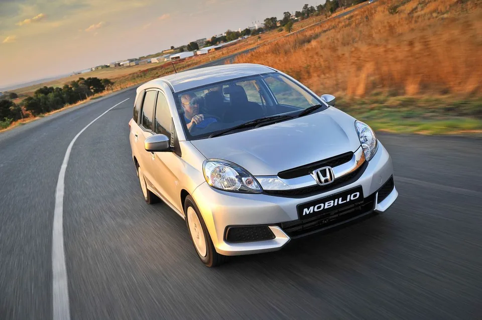 Honda Mobilio, generation photo