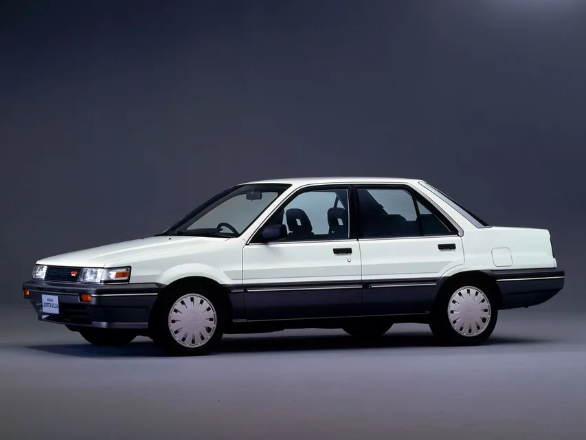 Nissan Liberta Villa, generation photo