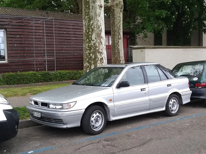 Mitsubishi Mirage, generation photo