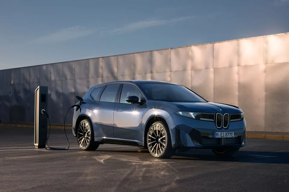 BMW iX3, generation photo
