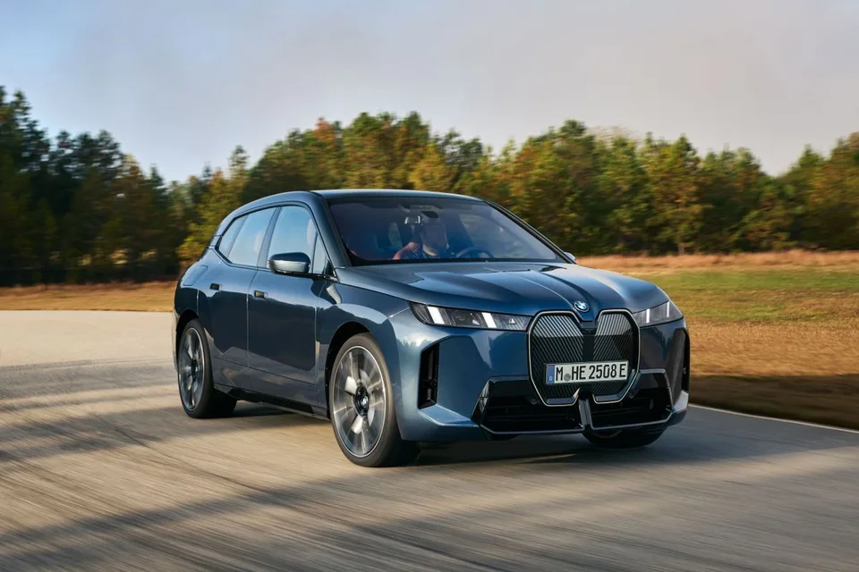 iX 1 generation, restyling