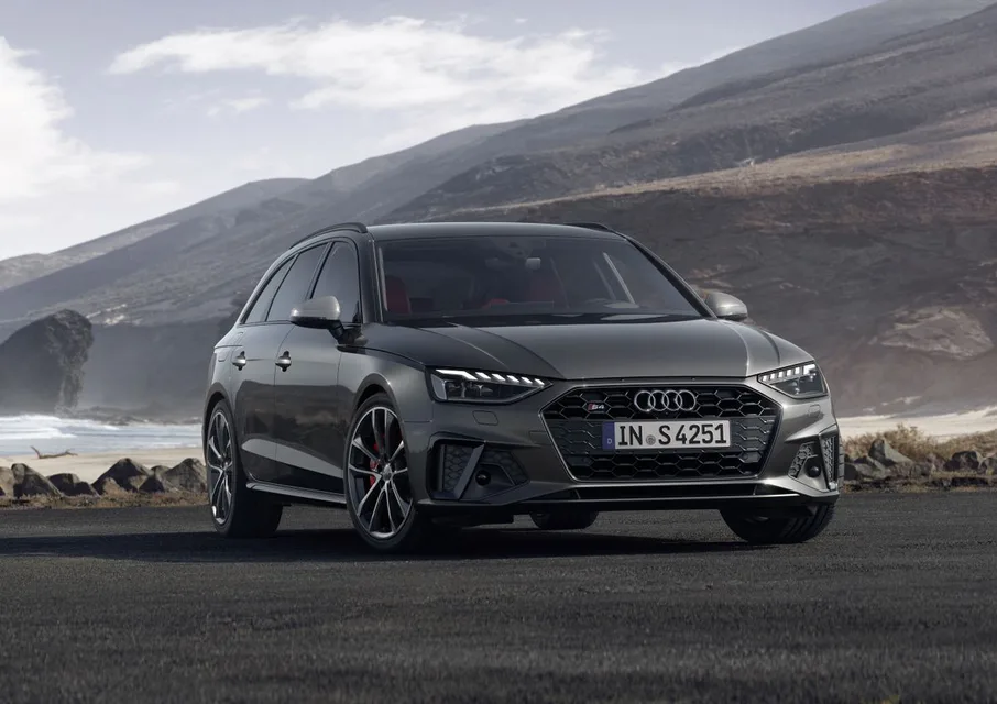 Audi S4, generation photo